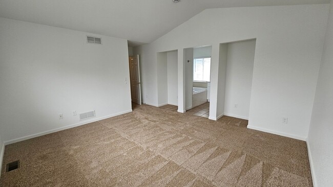 Building Photo - Spacious Newly Renovated Home