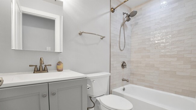 Building Photo - 717 Adams St