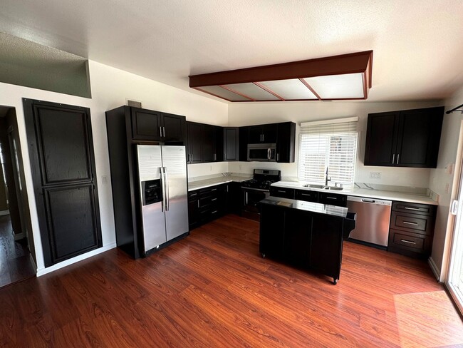 Building Photo - Quaint Home in Quiet East Ventura Neighborhood