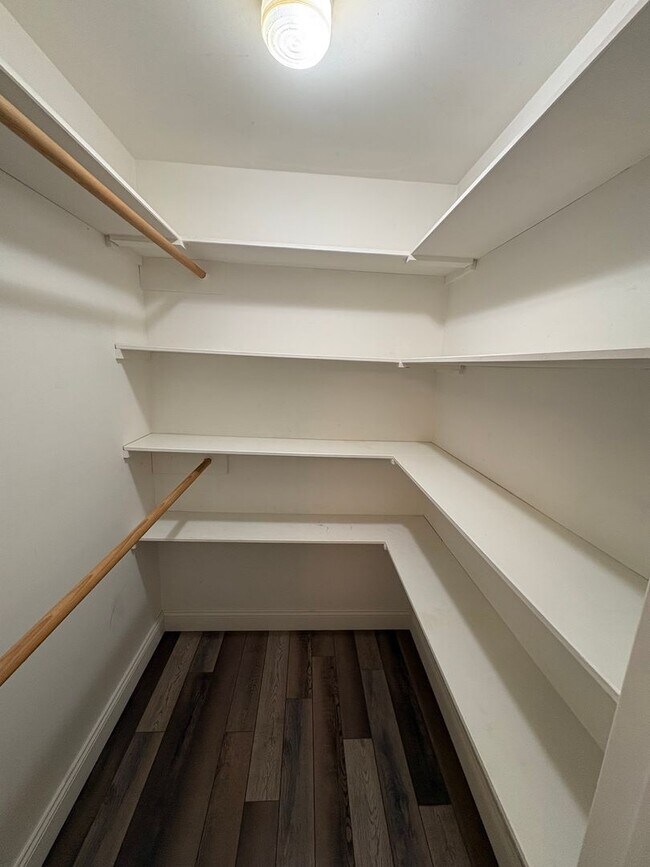 Building Photo - NW Visalia Home Near Country Club Available Now! *Private Showing Only*