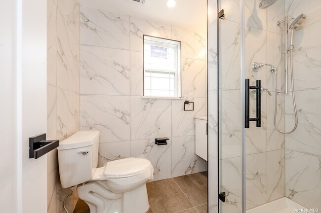 Building Photo - 40 Kildare Rd