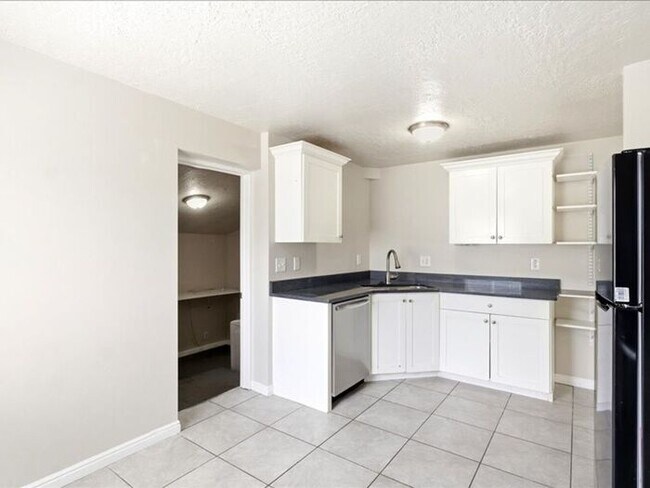 Building Photo - Salt Lake-Glendale 3 bed 2 bath home