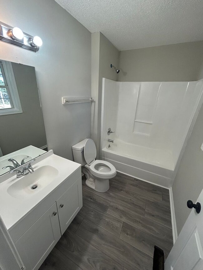 Building Photo - 802 W Parker Rd