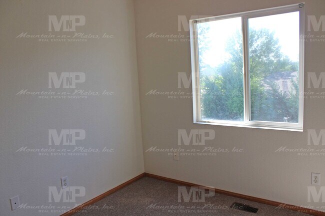 Building Photo - 303 Plowman Ct