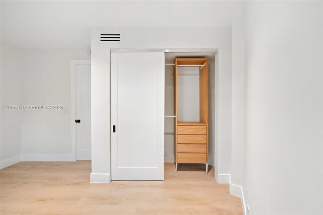 Building Photo - 1111 Crandon Blvd