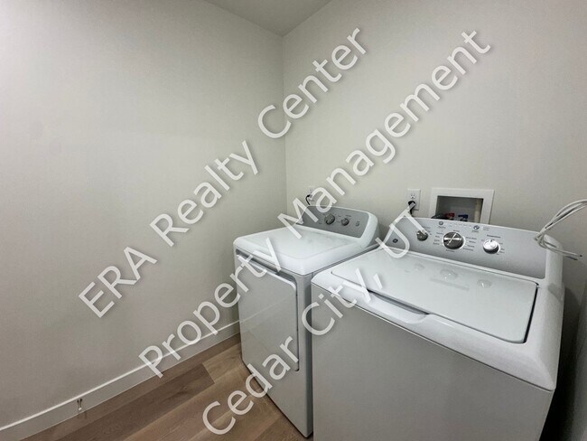 Building Photo - 45 Spanish Trail Dr