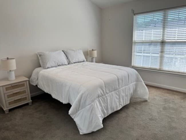 Building Photo - Wonderful townhome in Perfect Location
