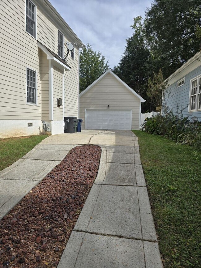 Building Photo - Residential Home Located in Vermillion wit...