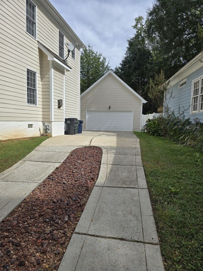 Building Photo - Residential Home Located in Vermillion with 3BR/2.5BA