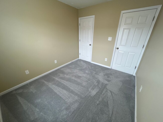 Building Photo - 3 Bed | 2.5 Bath Townhouse in North Raleigh