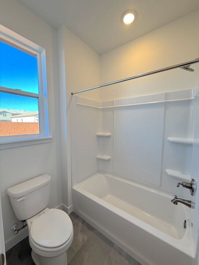 Building Photo - New 3 bed, 2.5 bath with 2 car garage home