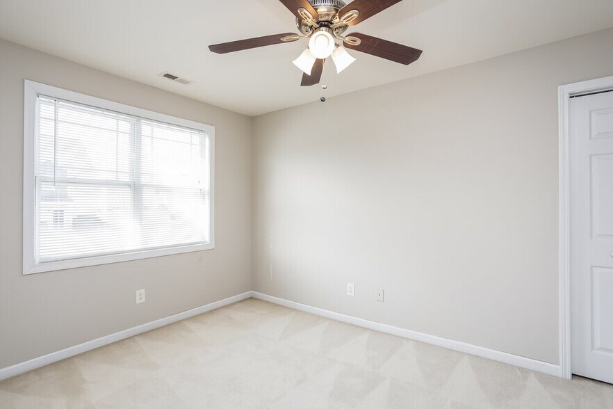 Building Photo - 200 Willowbrook Cir