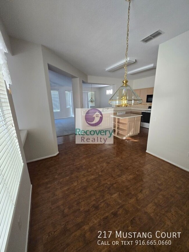 Building Photo - 217 Mustang Ct