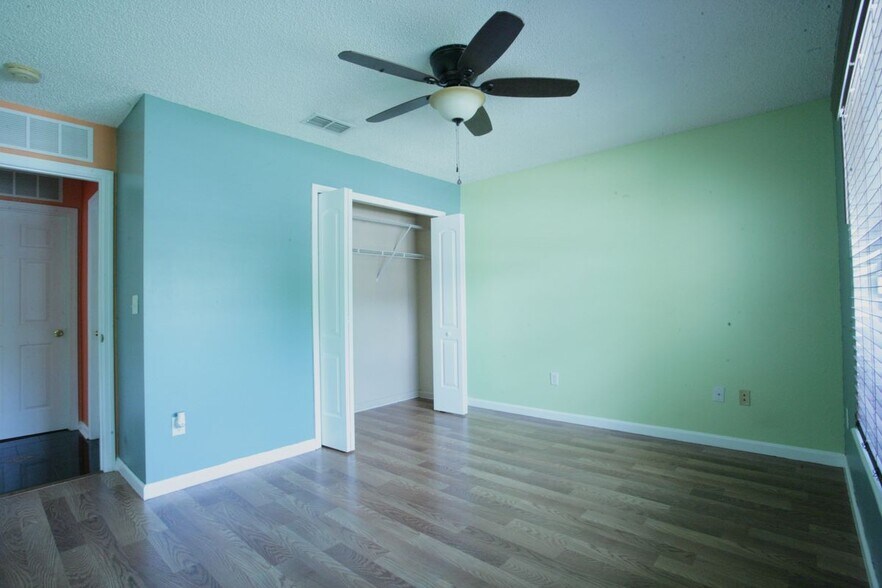 Building Photo - 8452 Stelling Dr S