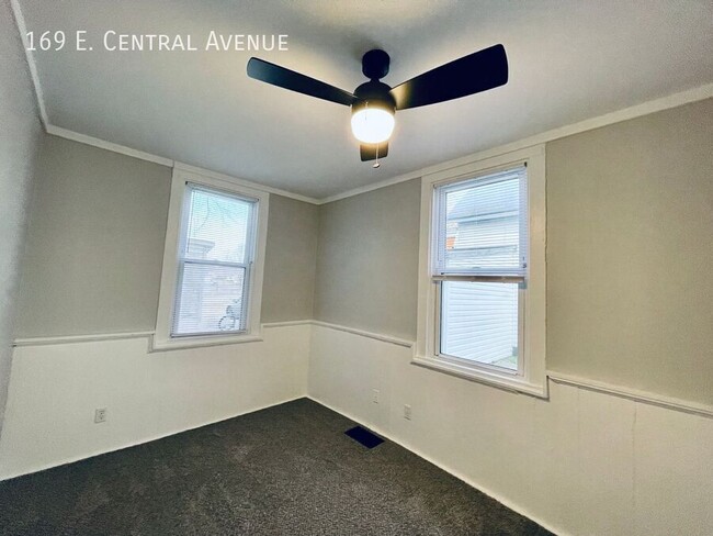 Building Photo - Newly Updated 2 Bedroom In Downtown Delaware!