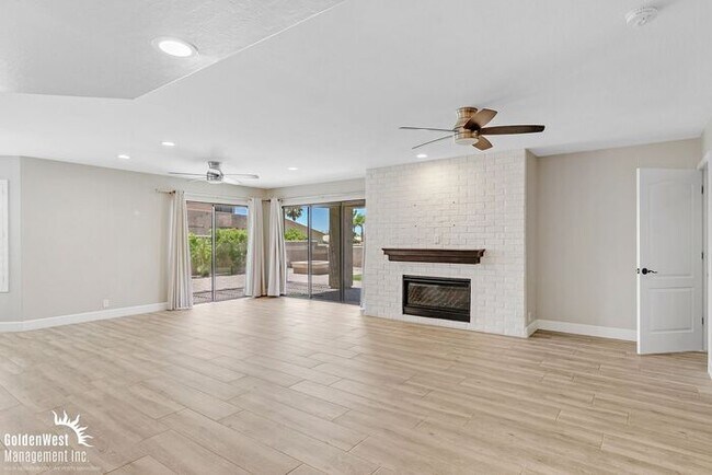 Building Photo - Modern 3bdm 3ba Home with Stylish Upgrades