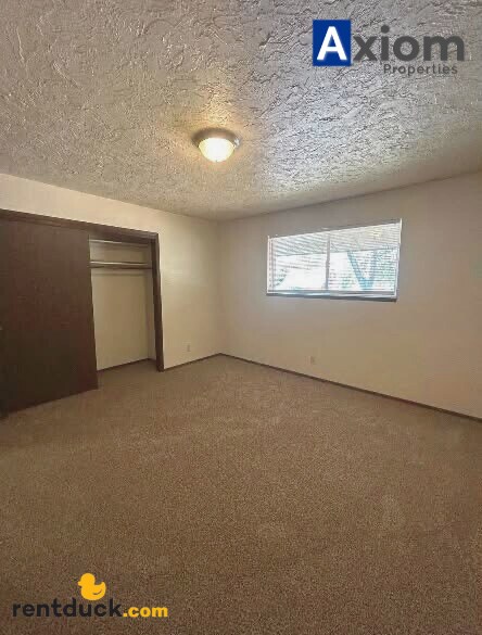 Building Photo - 674 W Cedar-2