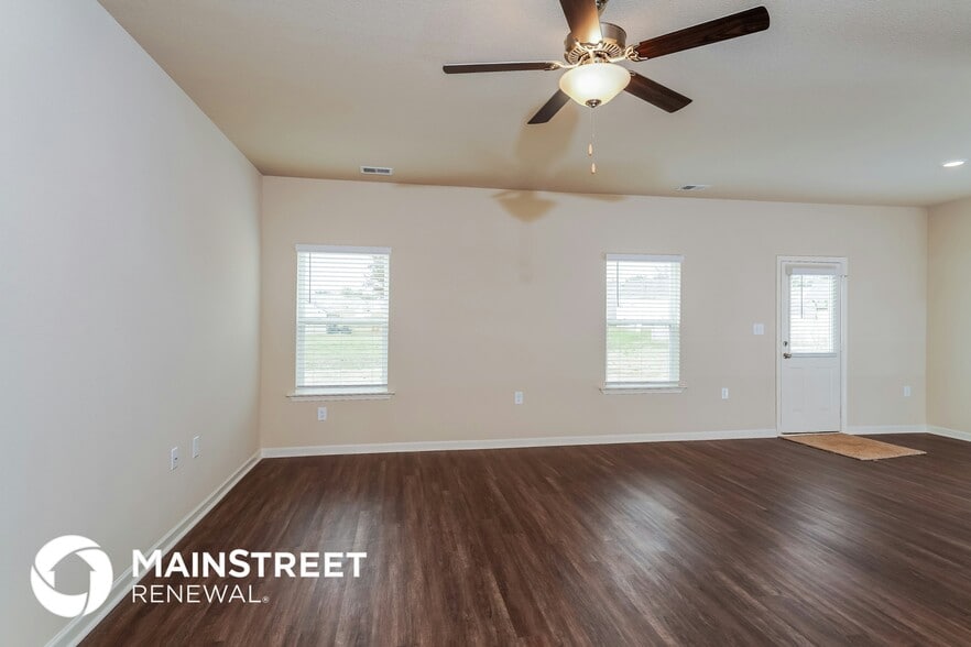 Building Photo - 605 Clover Cir