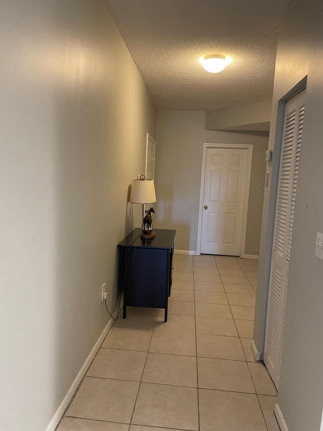 Building Photo - 2060 Greenview Shores Blvd