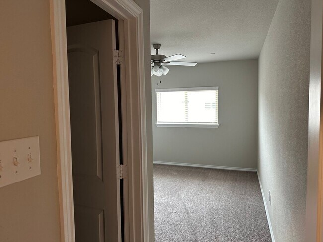 Building Photo - 3537 Brentwood Dr