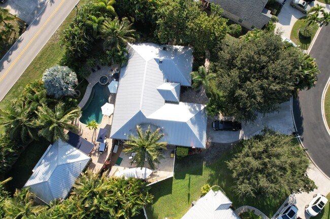 Building Photo - 8121 SE Orchard Terrace