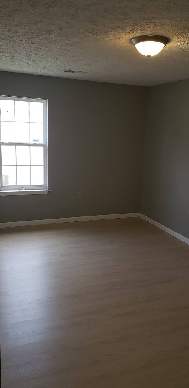 Building Photo - 220 Phillips St