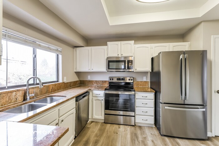 Building Photo - 17273 E Kenyon Dr