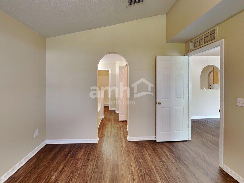 Building Photo - 1030 Lancelot Dr