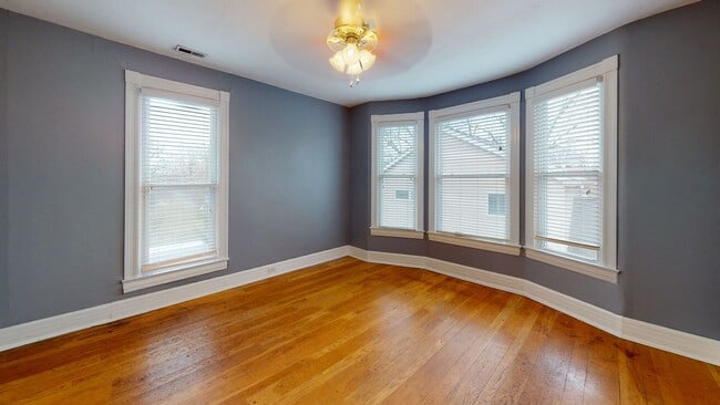 Building Photo - Four Bedroom Historic Clifton Gem!