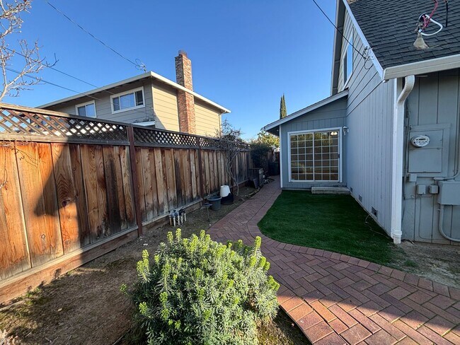 Building Photo - CAMBRIAN - Beautifully maintained home with hardwood floors and central A/C.