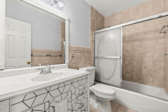 Building Photo - 200 SW 7th St