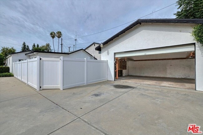 Building Photo - 22717 Hatteras St