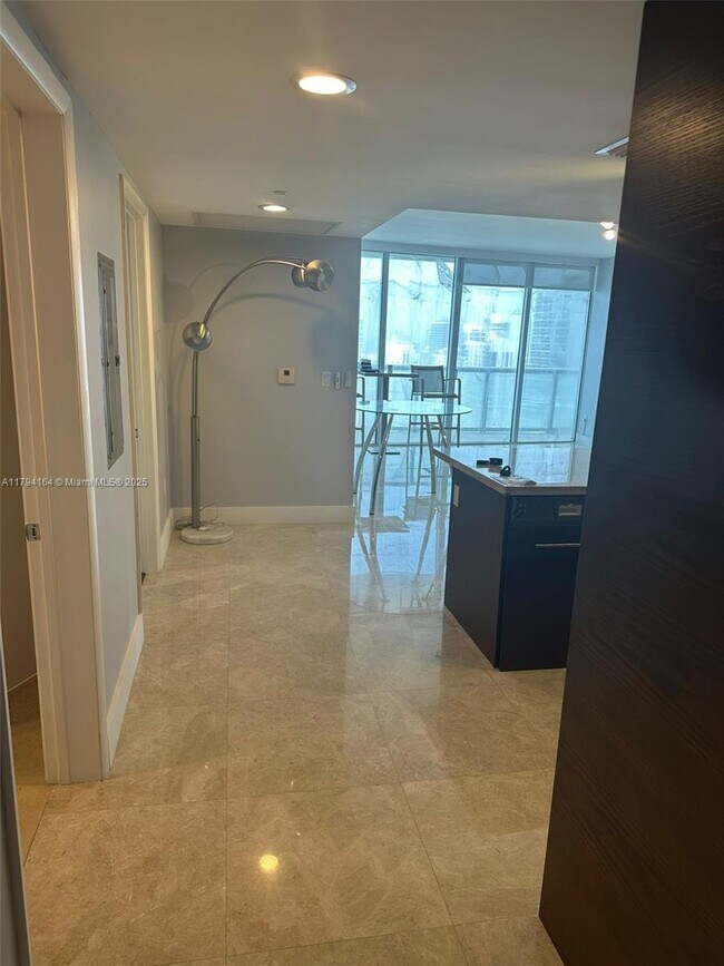 Primary Photo - 495 Brickell Ave