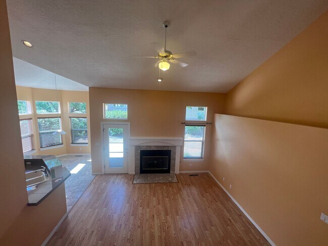 Building Photo - 3 Bedroom Home Available in Tanoan Near Ac...