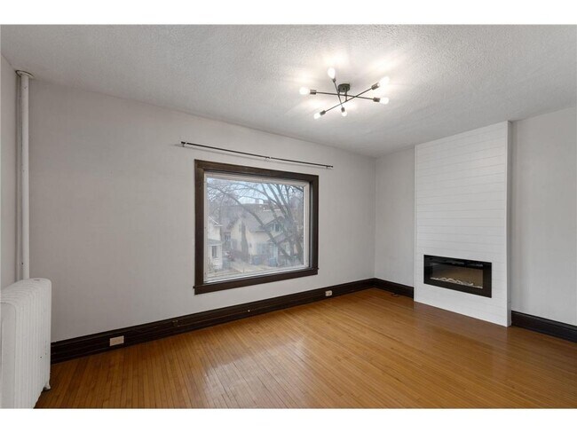 Building Photo - 2881 Irving Ave S