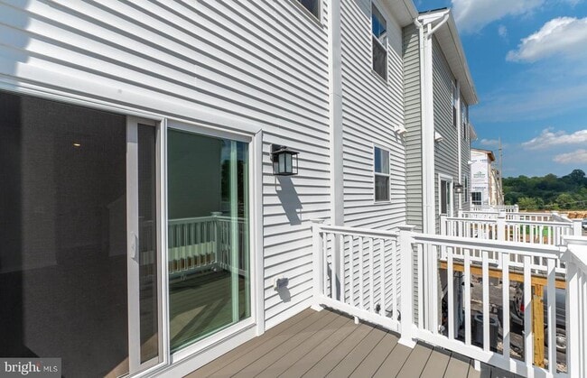 Building Photo - 715 Platinum Dr