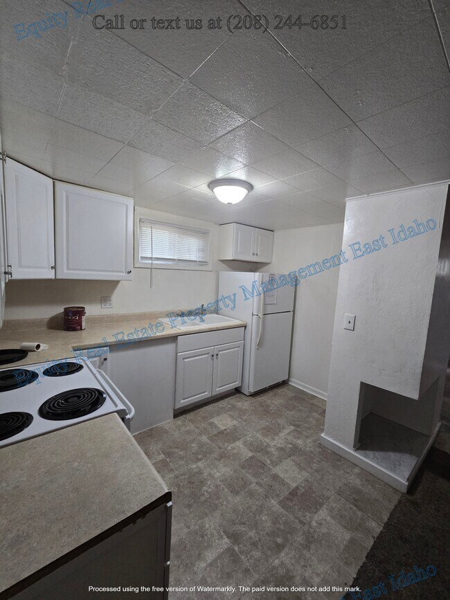 Building Photo - 555 N 13th Ave