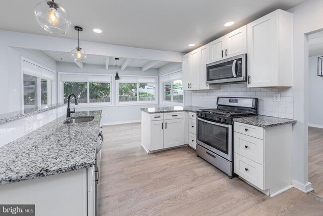 Building Photo - 115 Greenvale Ct