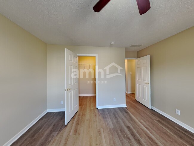 Building Photo - 1740 Brookview Dr