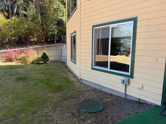 Building Photo - 295 W Rhodena Dr