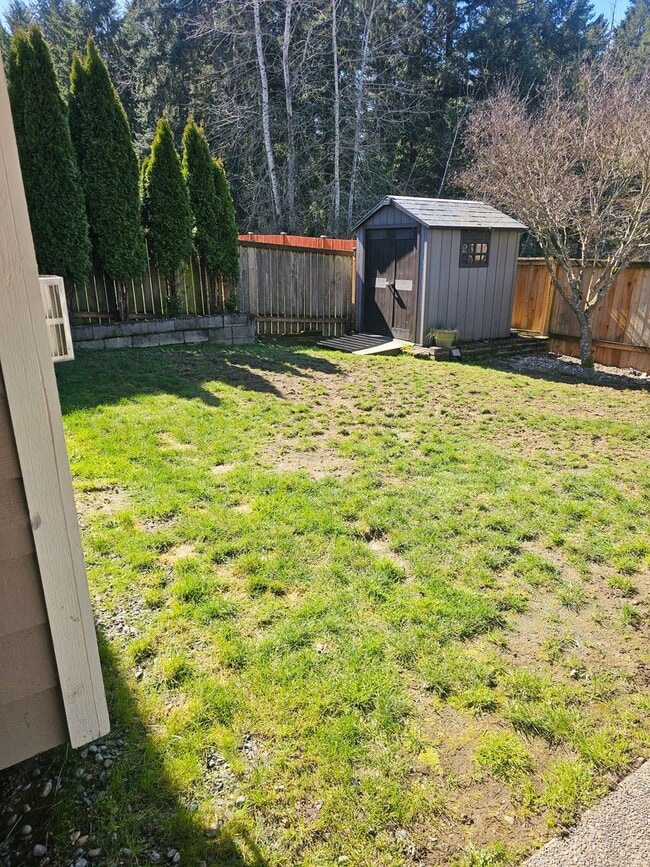 Building Photo - 4 bedroom shy 2500 sqft home in gated cmty!