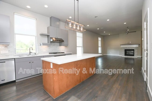 Building Photo - 2220 Portsmouth St