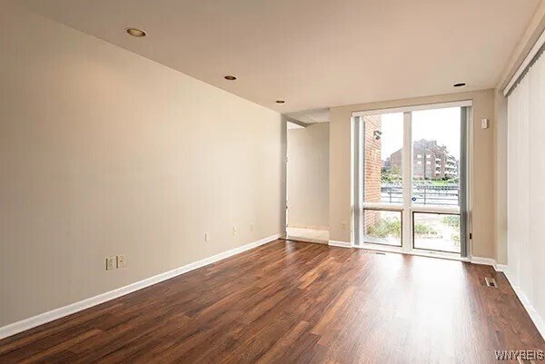 Building Photo - 160 Rivermist Dr