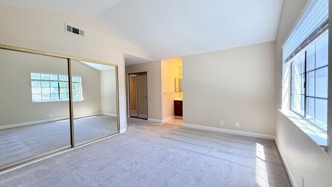 Building Photo - 1100 Sunshine Cir
