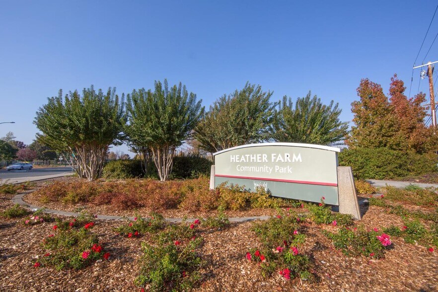 Building Photo - 100 Kinross Dr