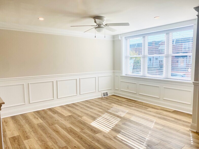Living Room - 1517 Curtin St