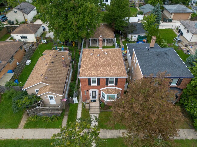 Building Photo - 4210 Maple Ave
