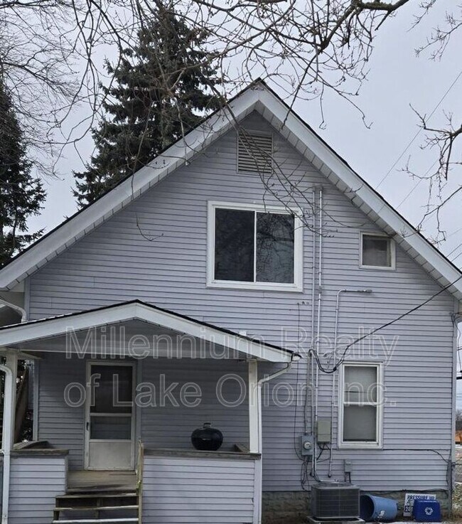 Building Photo - 2305 Pine Lake Ave