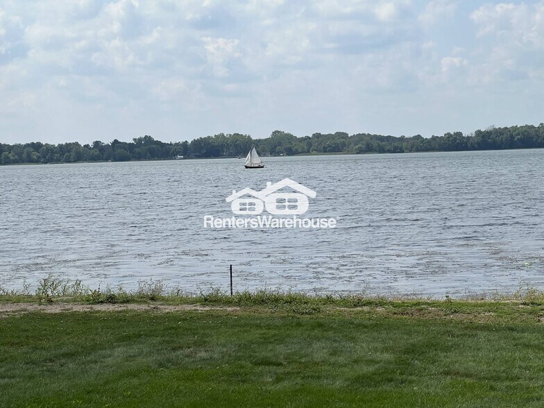 Building Photo - 21557 S Lake George Dr NW