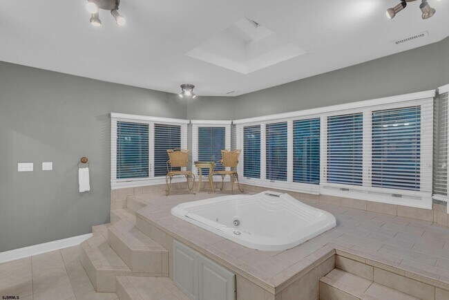 Building Photo - 209 Shady Knoll Ln